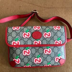 Authentic GUCCI GG Supreme Apple Belt Bag & Fanny Pack Red Leather